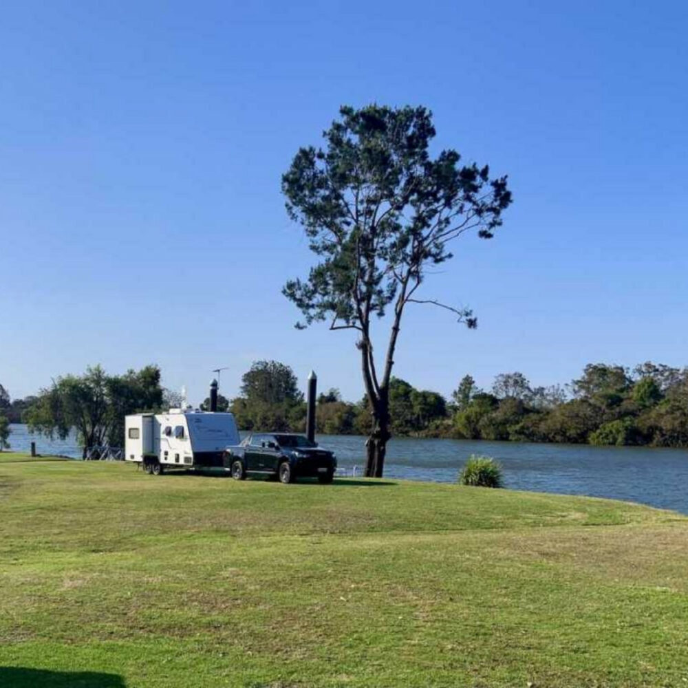 coraki riverside caravan park caravan parked on banks of the river