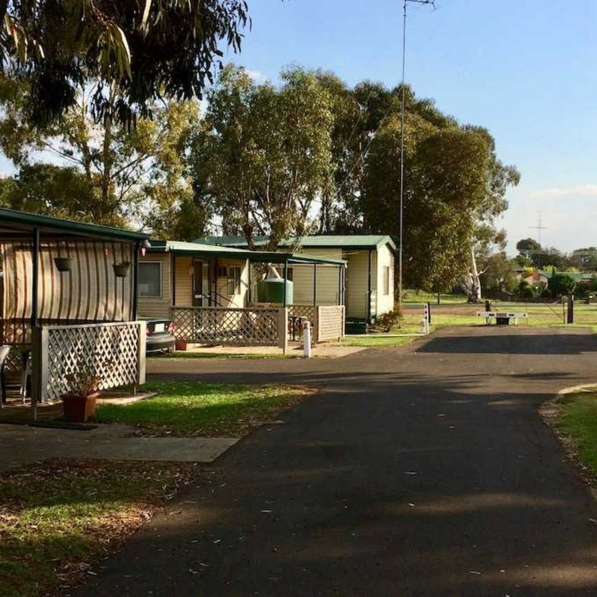 edenhope lakeside tourist park driveway with cabins