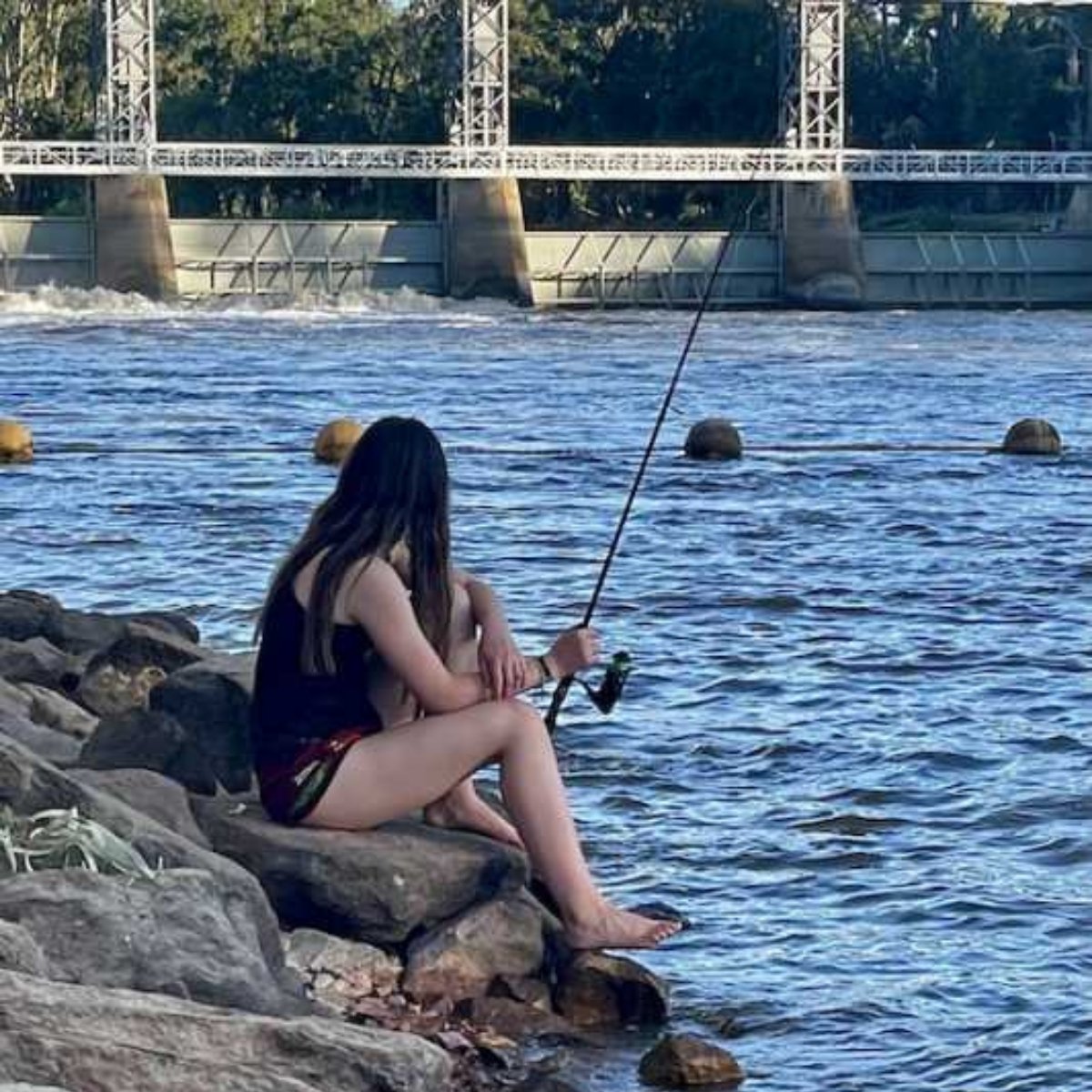 gogeldrie riverside park girl fishing near dam