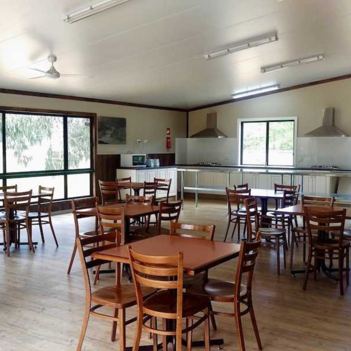 khancoban lakeside caravan park inside camp kitchen