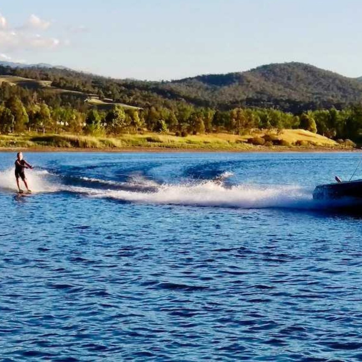 khancoban lakeside caravan park water skier