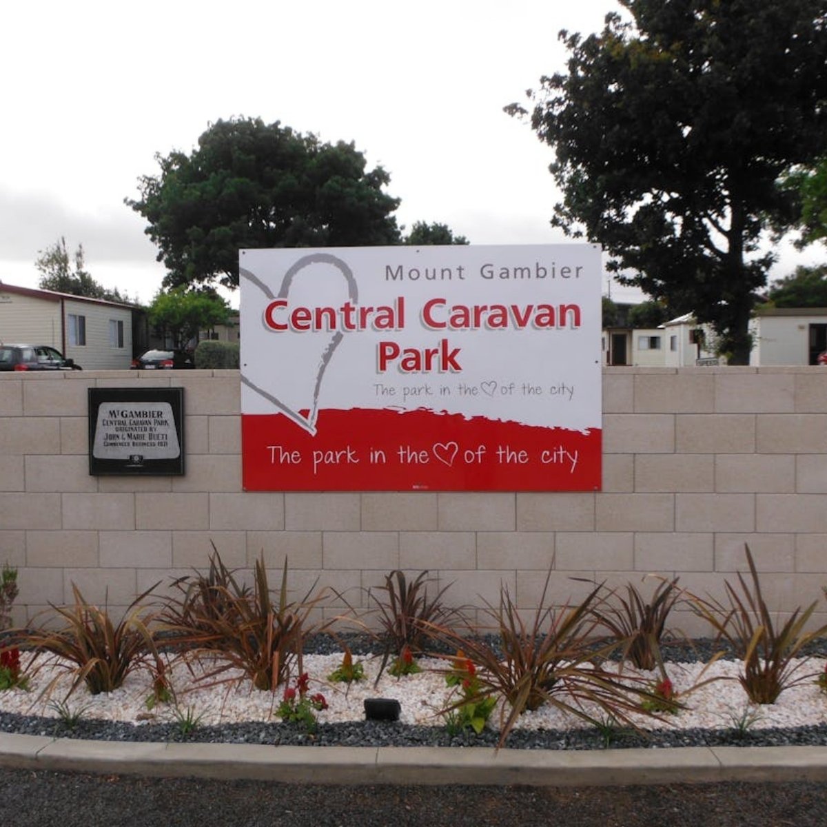 mount gambier central caravan park entrance sign