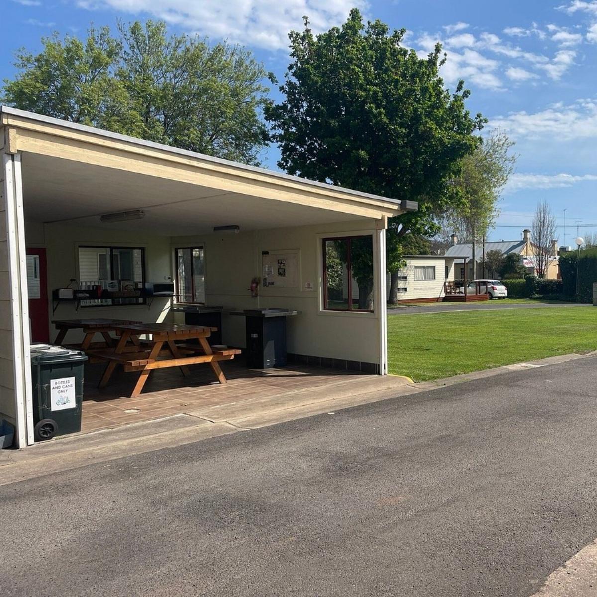 mount gambier central caravan park outside camp kitchen