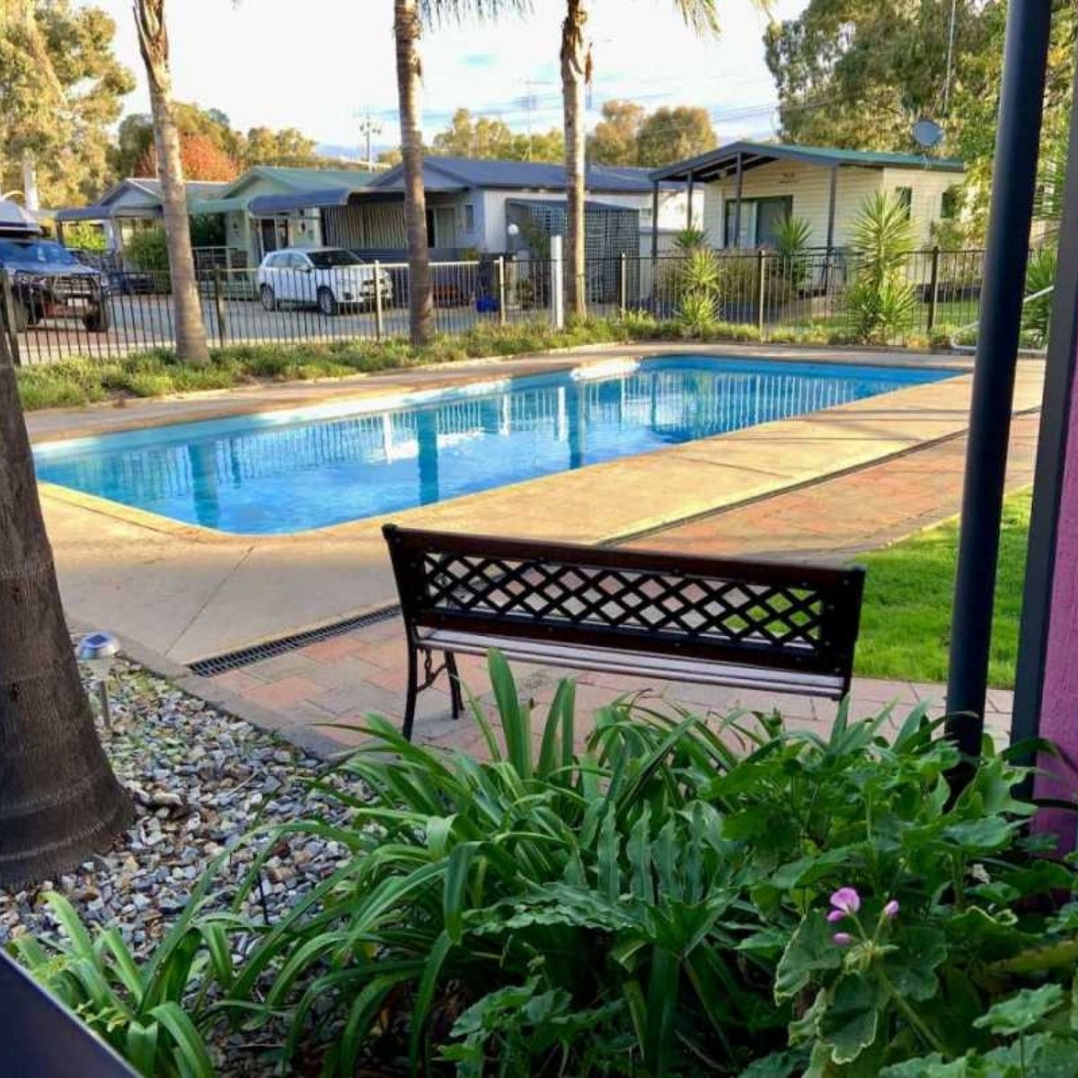 rich river tourist park pool and cabins