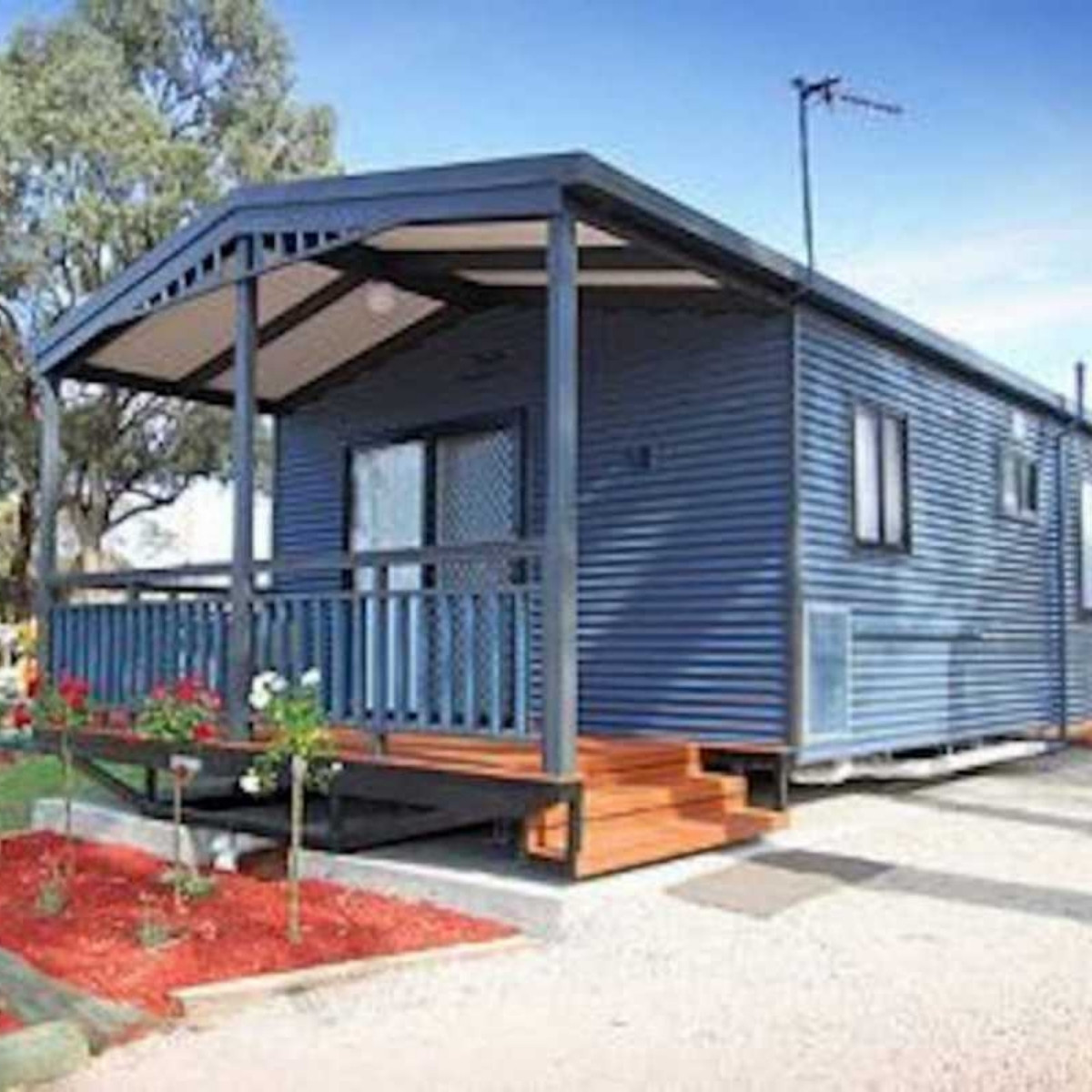 robinvale riverside caravan park blue cabin
